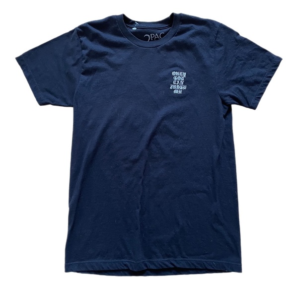 2 PAC t shirt in a size small excellent condition. - Picture 1 of 4